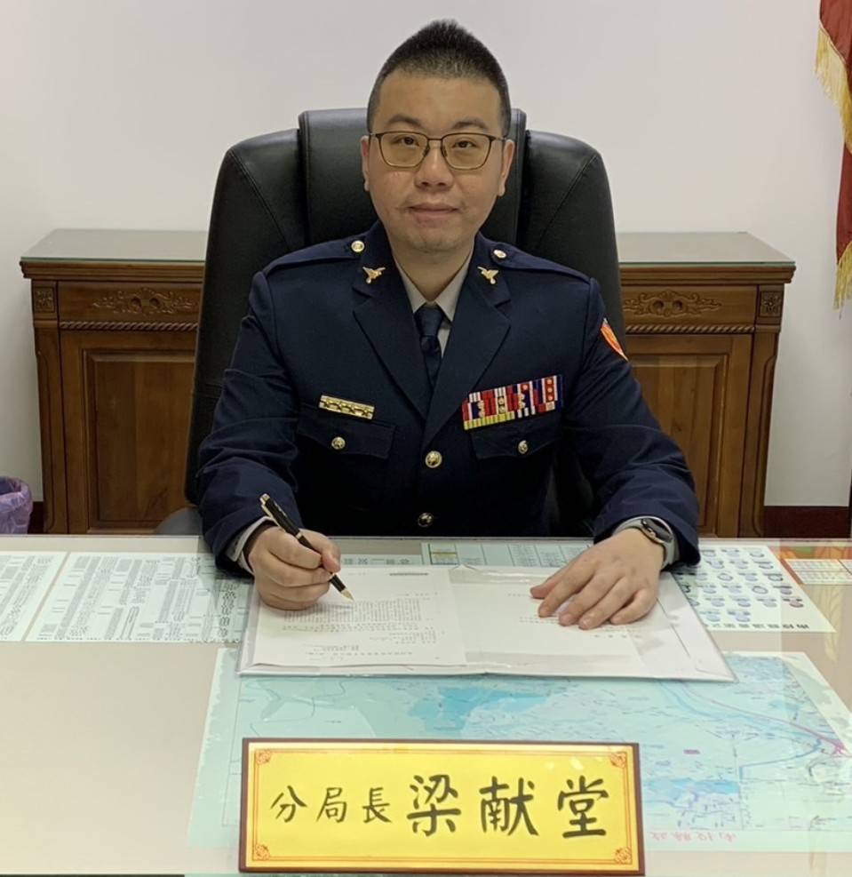 分局長：梁献堂