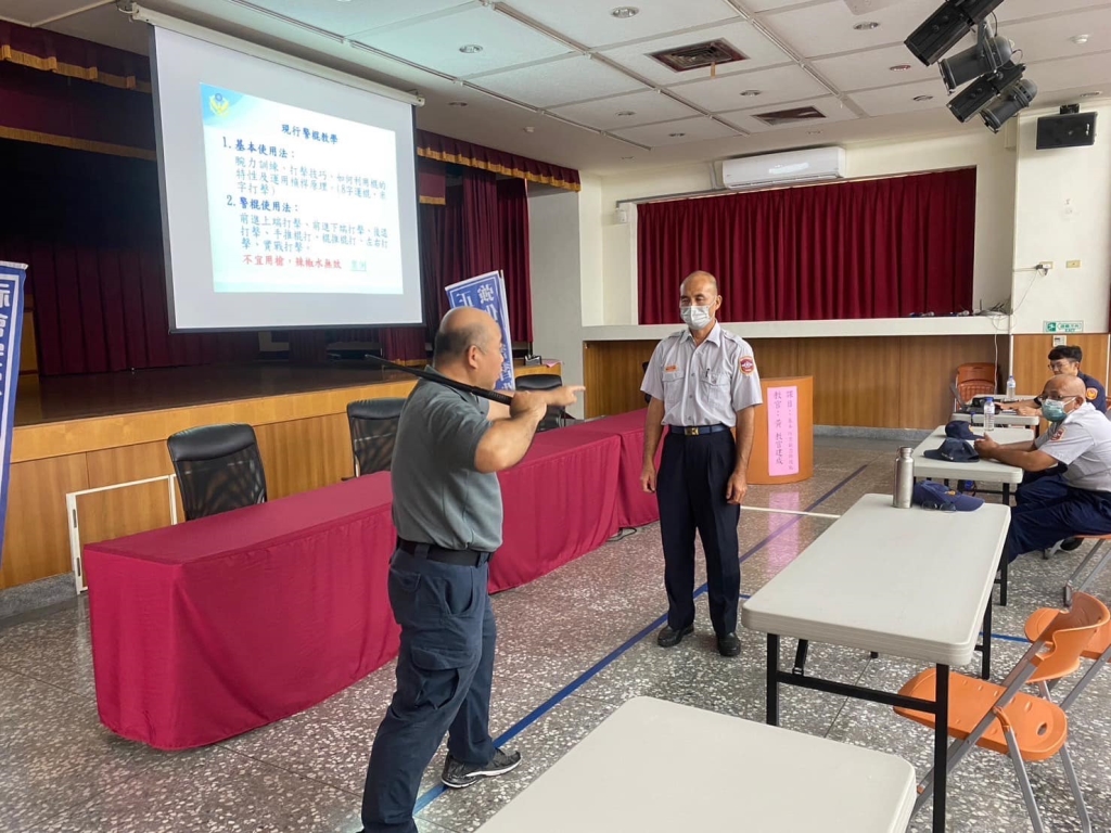 技術教官教授防身術