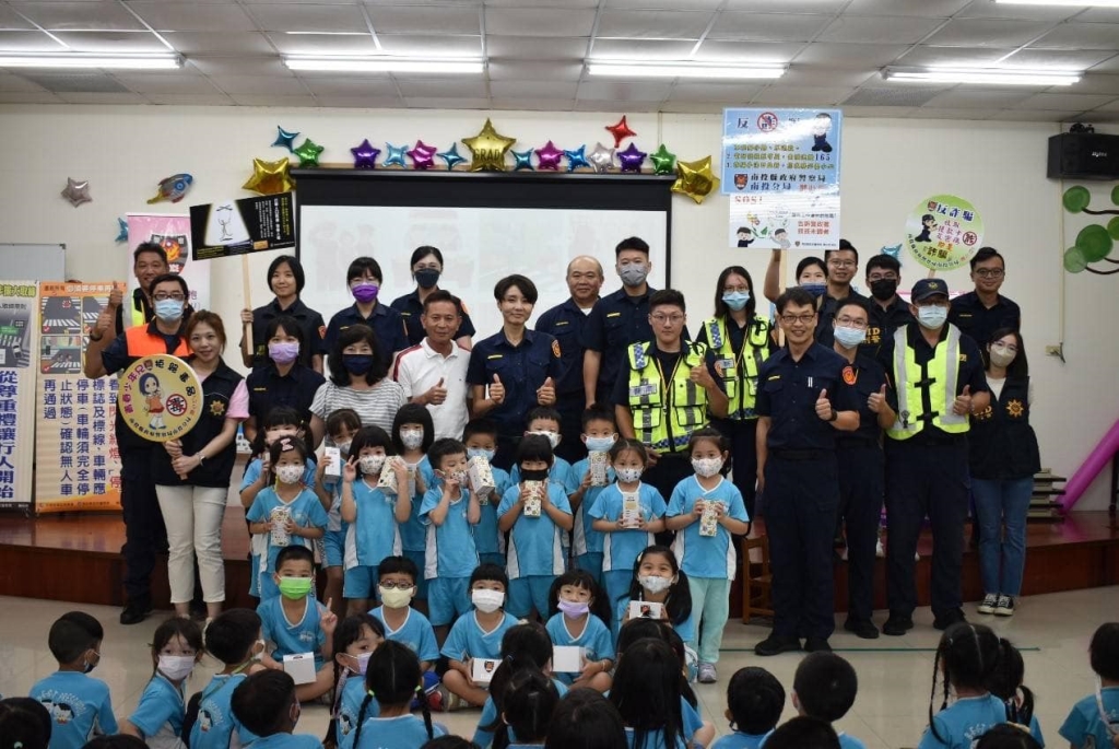 幼兒園迎接波麗士