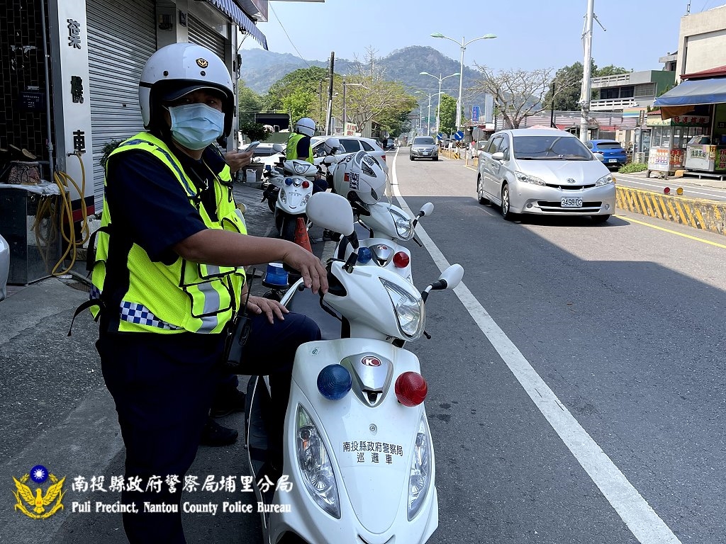 勤務人員於現場集合中