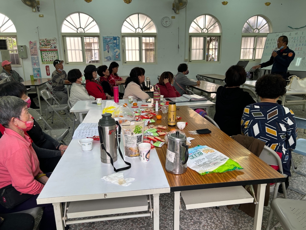 交通隊李組長於上林社區辦理高齡者交安宣導情形