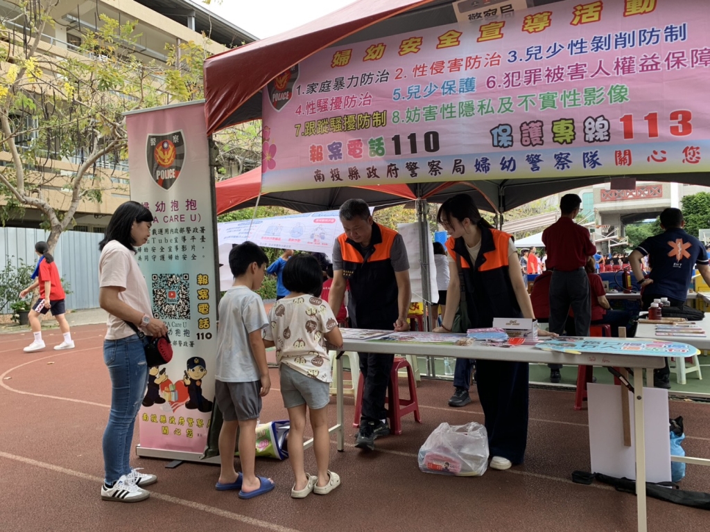 向可愛的小朋友們宣導婦幼觀念