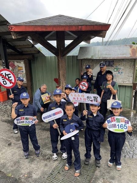 信義警分局特別舉辦了小小警察體驗營